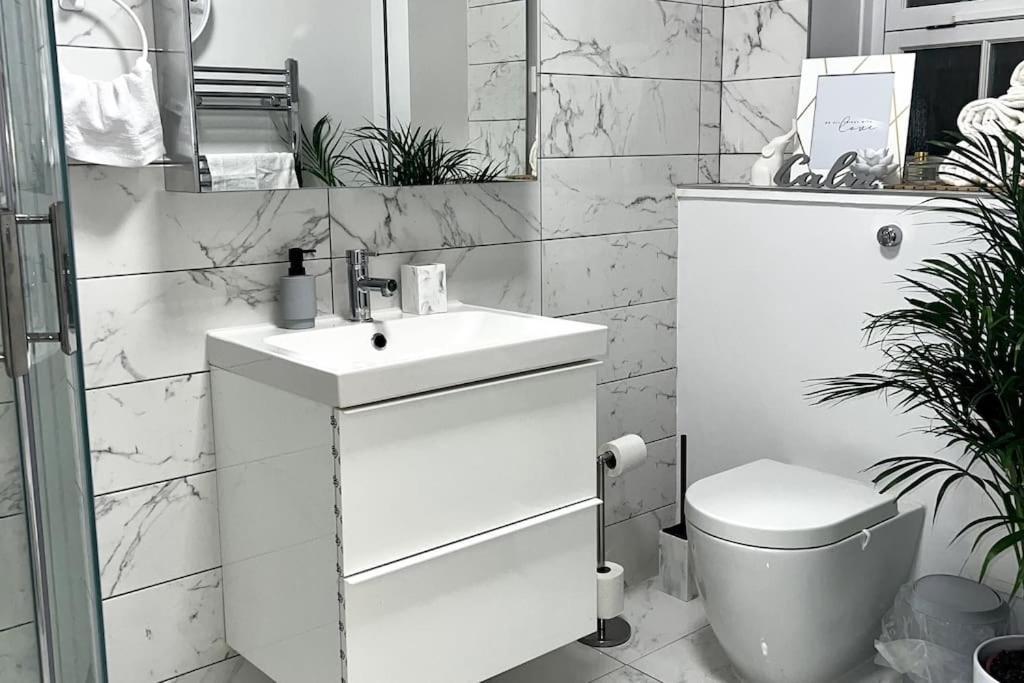 2 Bedroom Flat In Vauxhall, Λονδίνο Εξωτερικό φωτογραφία