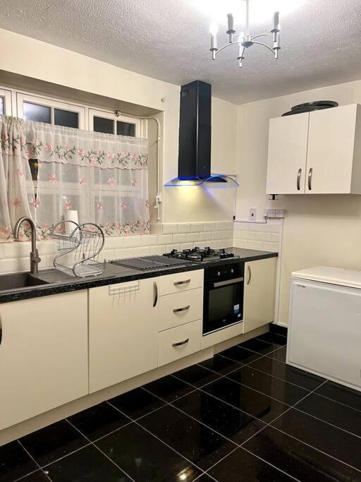 2 Bedroom Flat In Vauxhall, Λονδίνο Εξωτερικό φωτογραφία